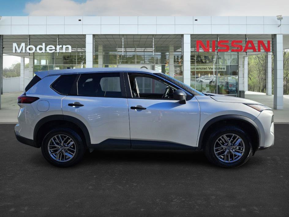 2024 Nissan Rogue S photo 3