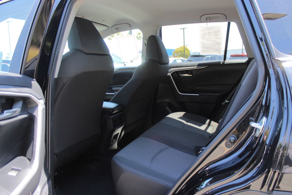 2023 Toyota RAV4 XLE photo 12