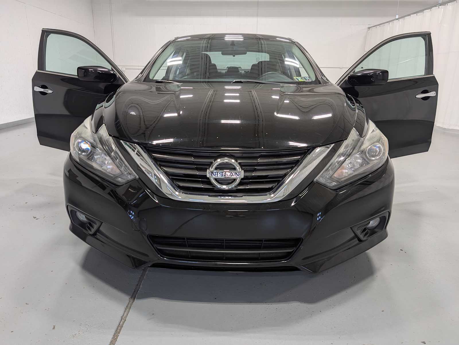 2016 Nissan Altima 2.5 SR photo 14