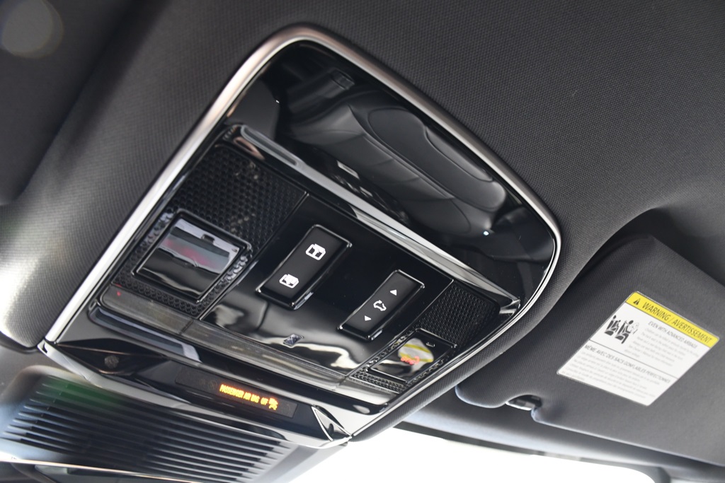 2025 Land Rover Range Rover Sport SE photo 32