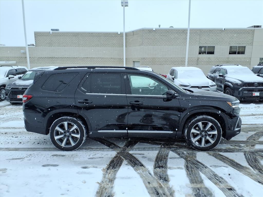 Used 2025 Honda Pilot Elite with VIN 5FNYG1H86SB140752 for sale in Burnsville, Minnesota
