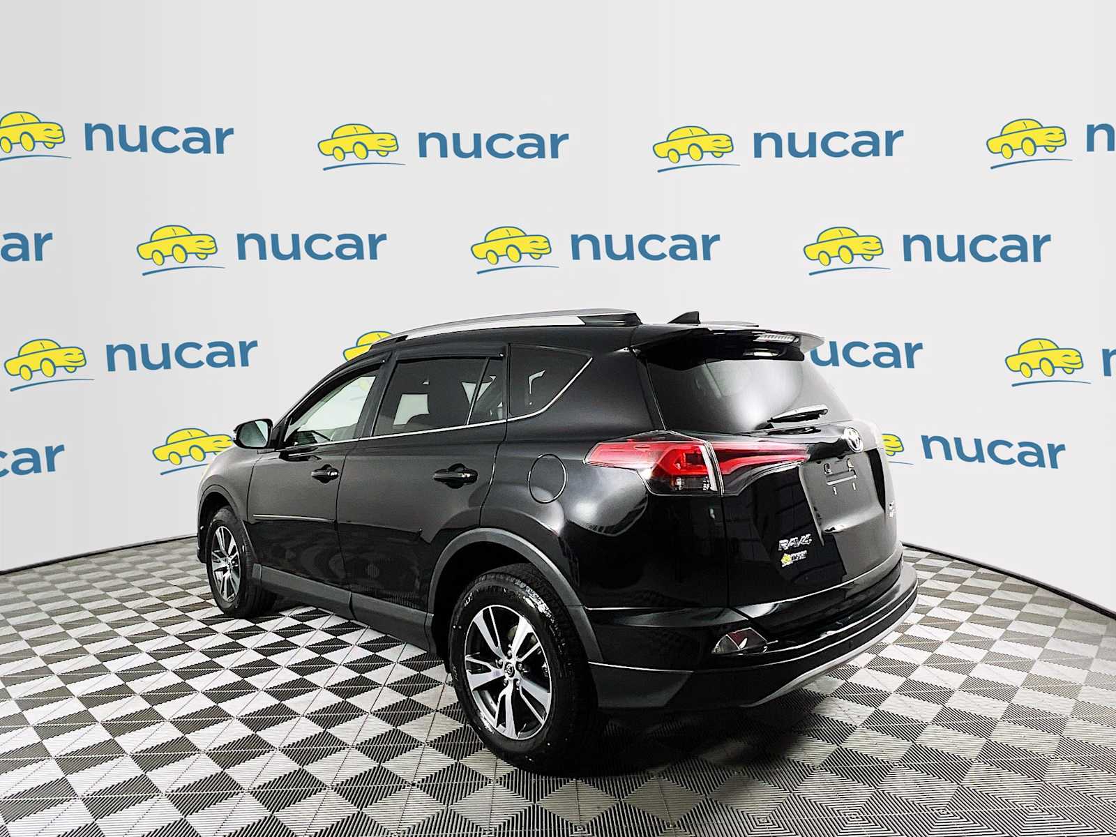 2018 Toyota RAV4 XLE photo 4