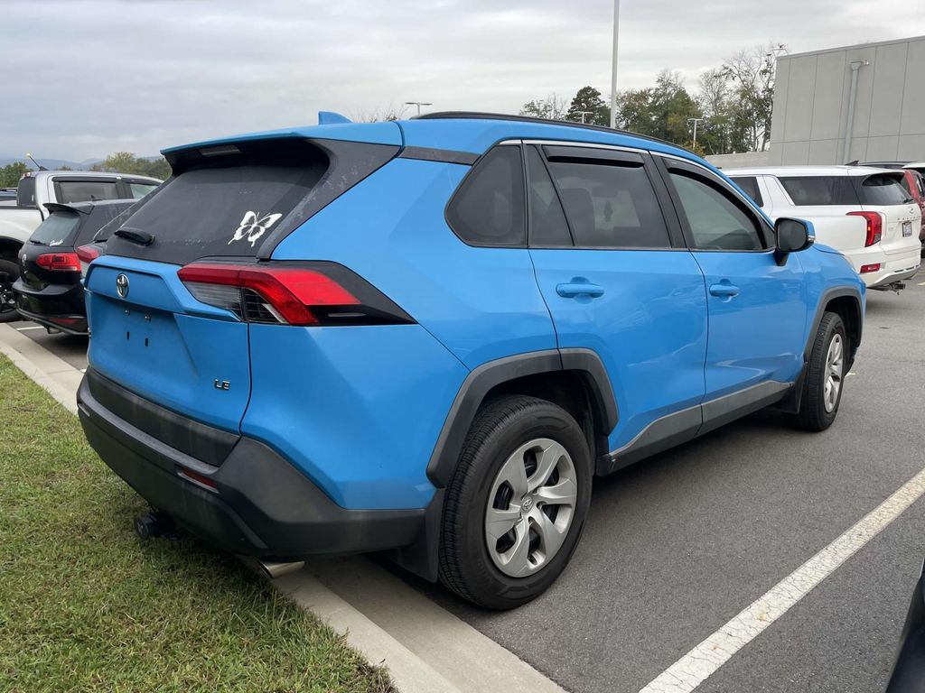 2019 Toyota RAV4 LE photo 3