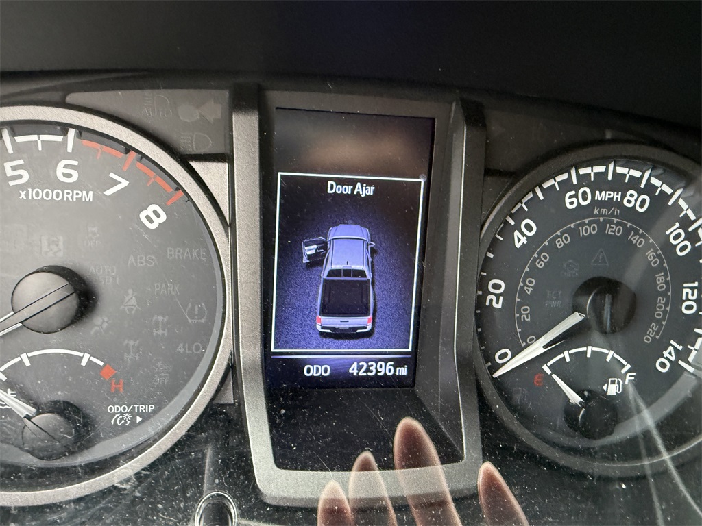 2019 Toyota Tacoma TRD Sport photo 3