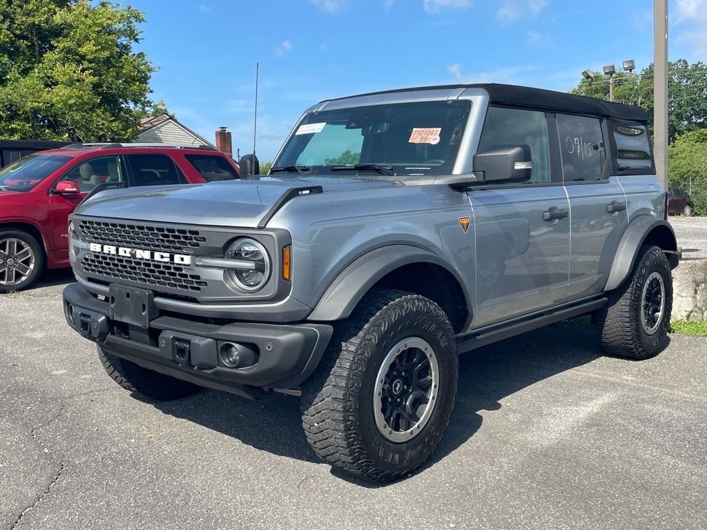 2023 Ford Bronco Badlands photo 3