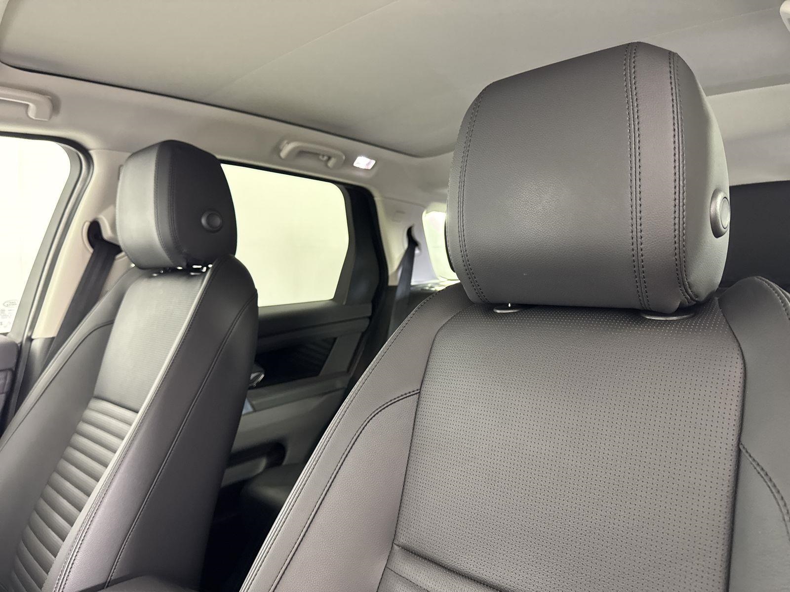 2025 Land Rover Discovery Sport S photo 26