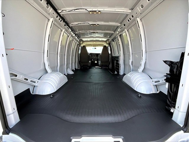 2025 Chevrolet Express Cargo 3500 photo 11