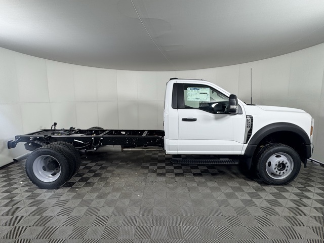 2025 Ford F-550 Super Duty Chassis Cab XL's photo