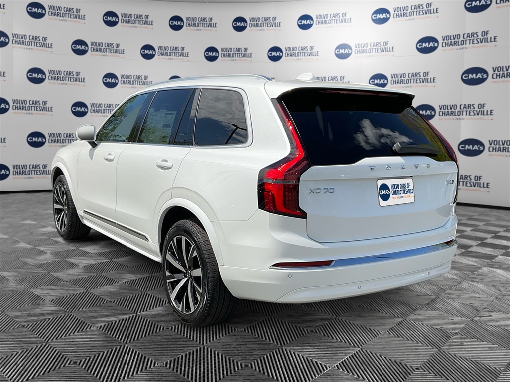 2025 Volvo XC90 Core photo 3