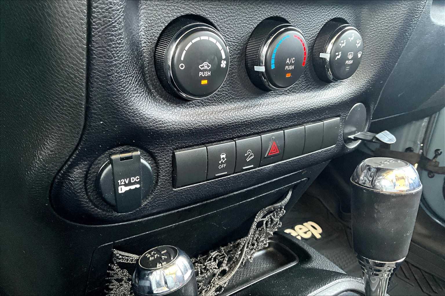 2014 Jeep Wrangler Unlimited Sport photo 25