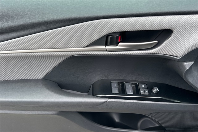 2025 Toyota Camry SE photo 11