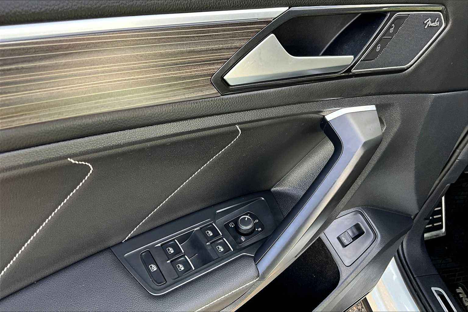 2023 Volkswagen Tiguan SEL R-Line Black photo 59