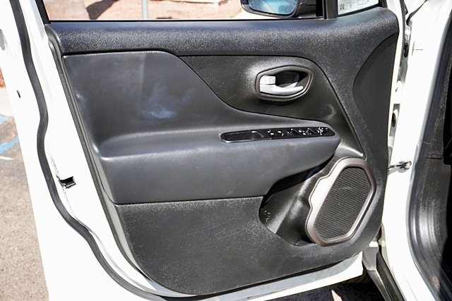 2023 Jeep Renegade Latitude Upland photo 21