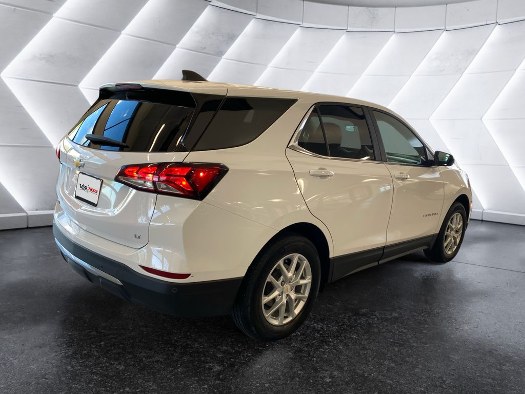 2024 Chevrolet Equinox LT photo 2