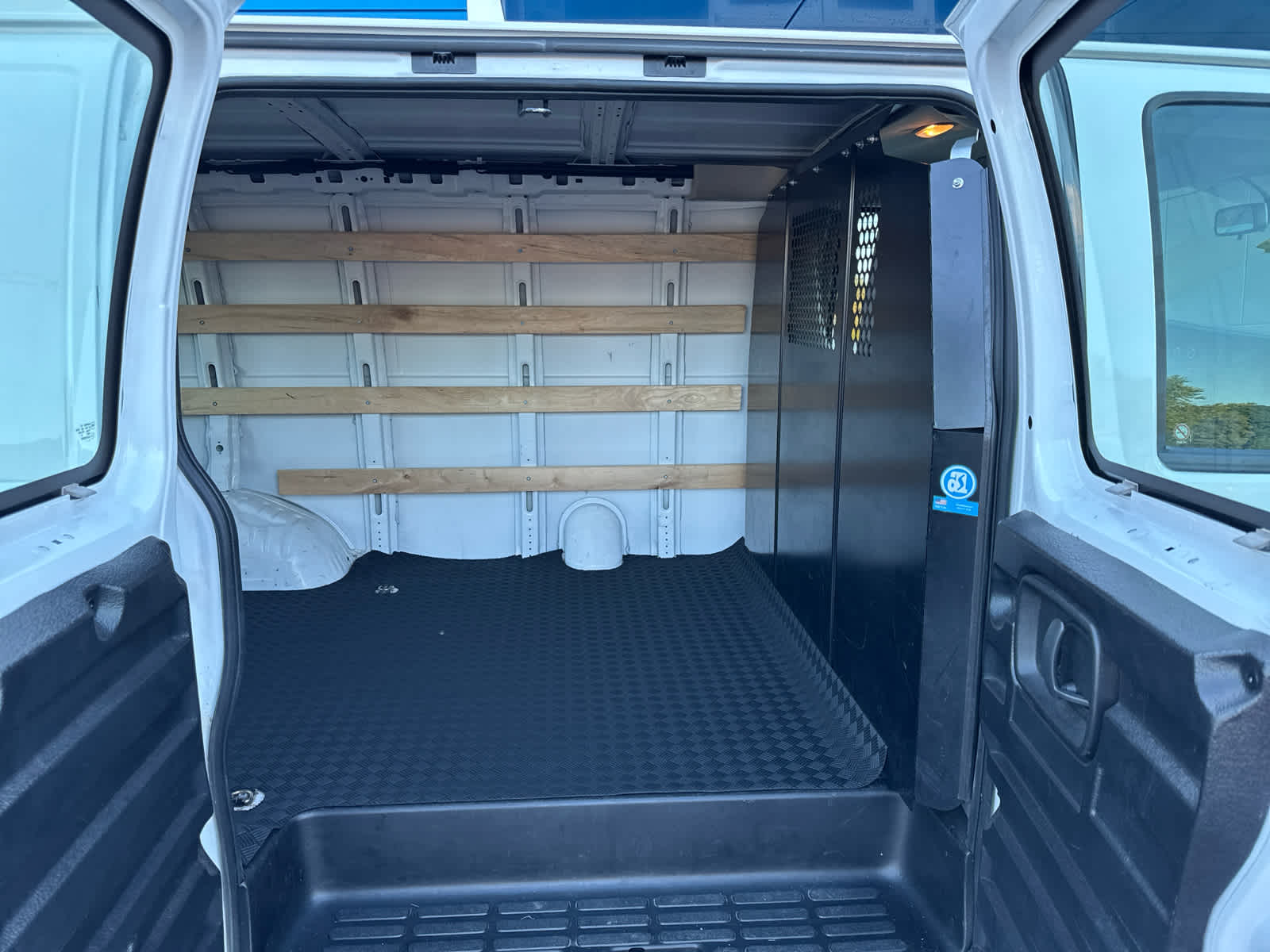 2024 Gmc Savana Cargo 2500 photo 6
