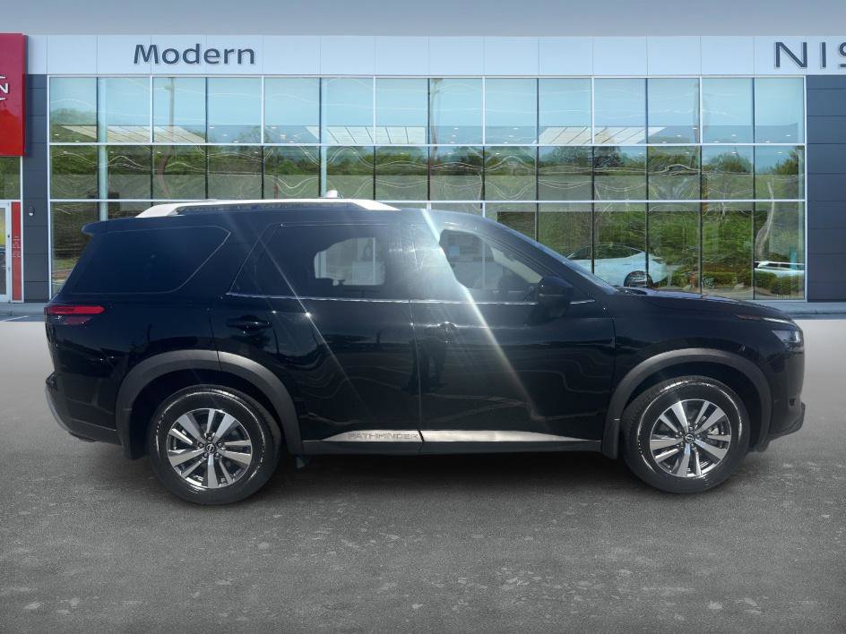 2023 Nissan Pathfinder SL photo 4