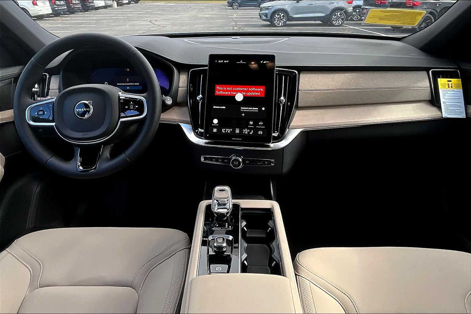 2026 Volvo XC90 Plus photo 3