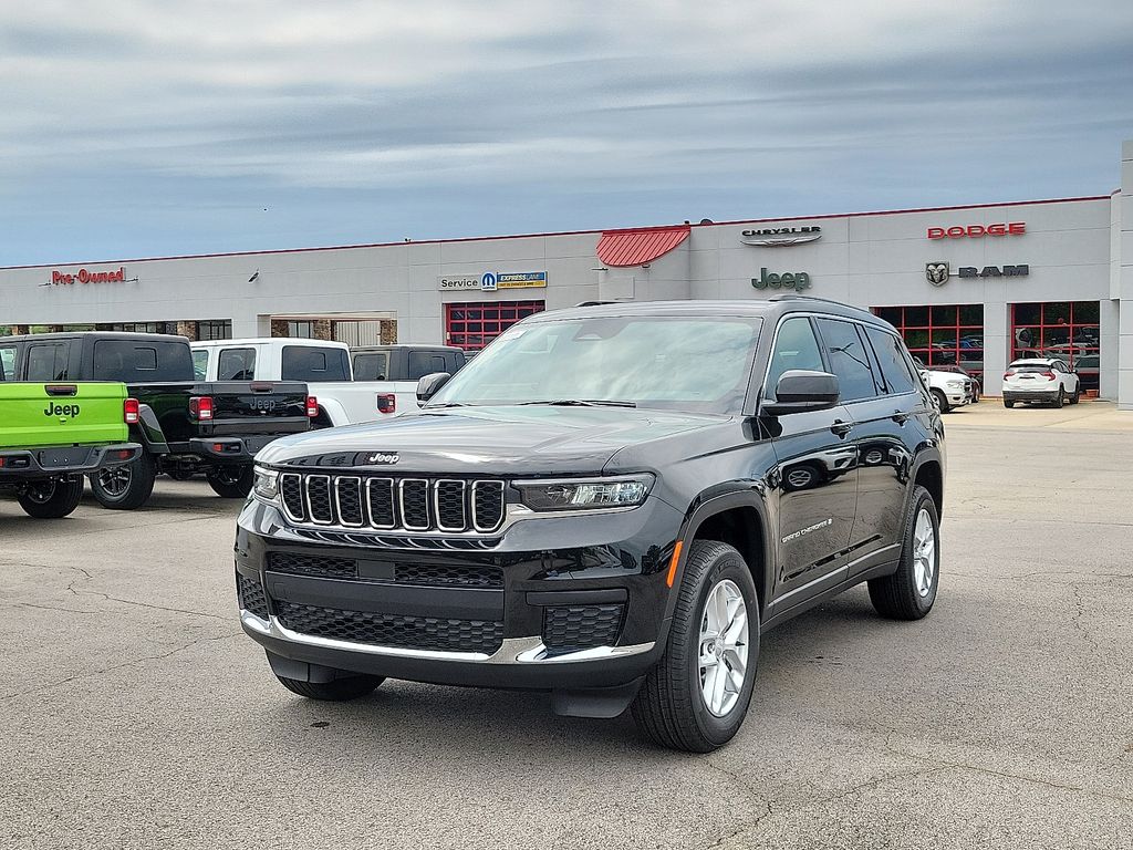 2025 Jeep Grand Cherokee Laredo X photo 2