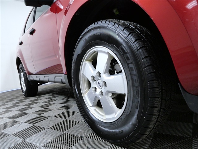 Used 2012 Ford Escape XLT with VIN 1FMCU0DG4CKA58402 for sale in Apple Valley, Minnesota