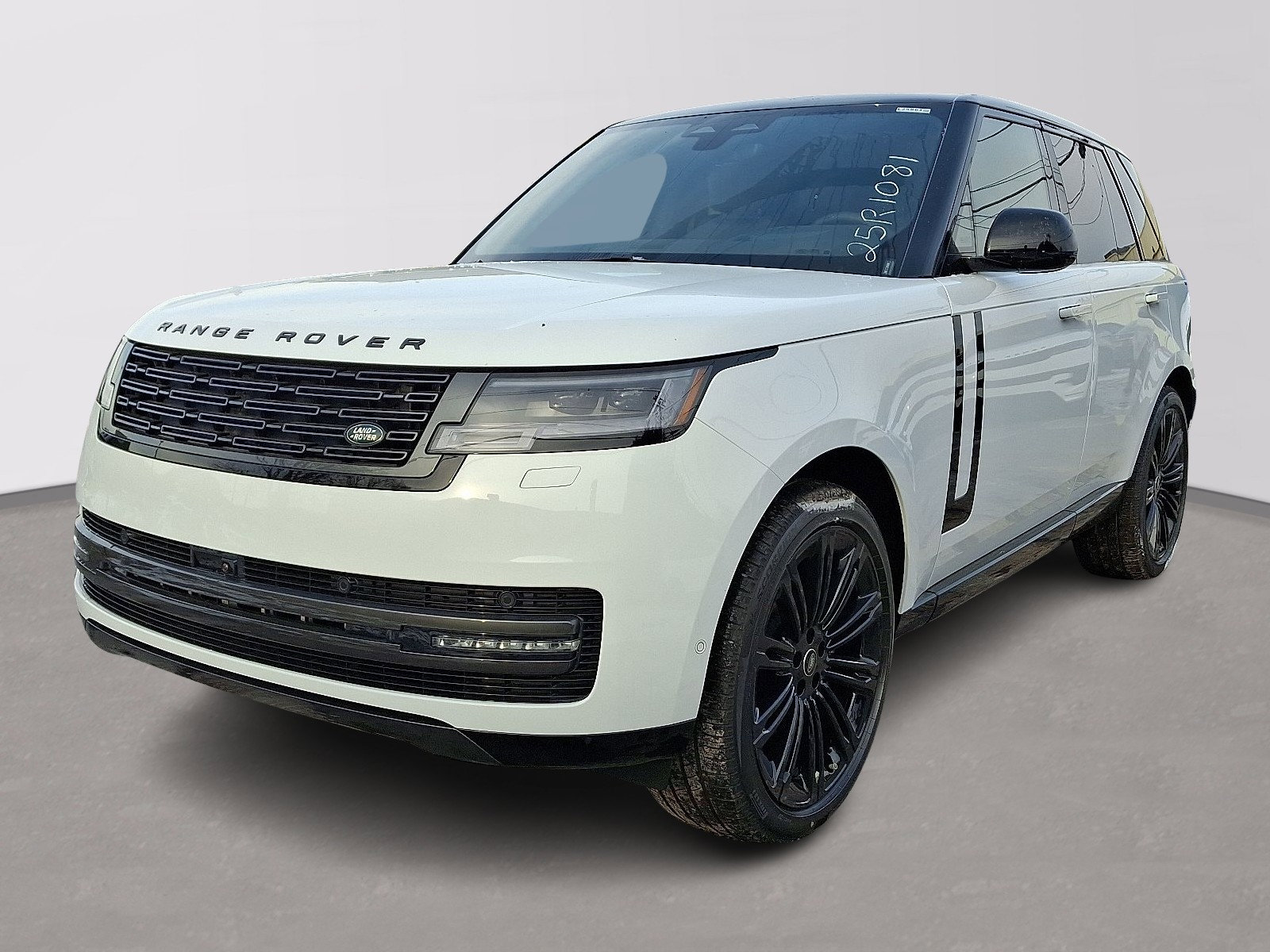 2025 Land Rover Range Rover SE's photo