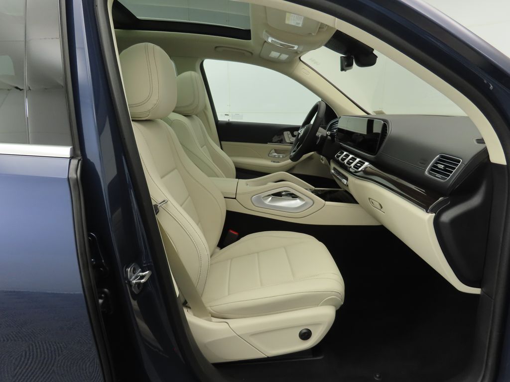 2026 Mercedes Benz GLS 450 4MATIC photo 21