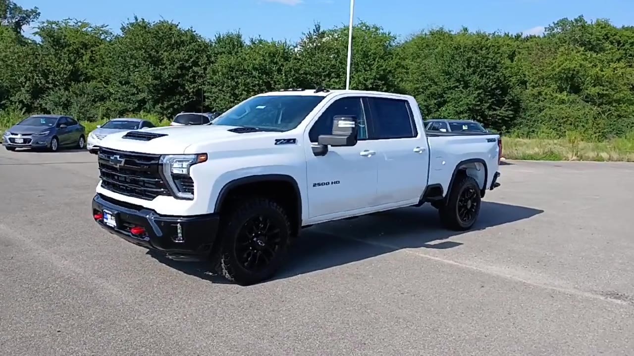 2025 Chevrolet Silverado 2500HD LT photo 4