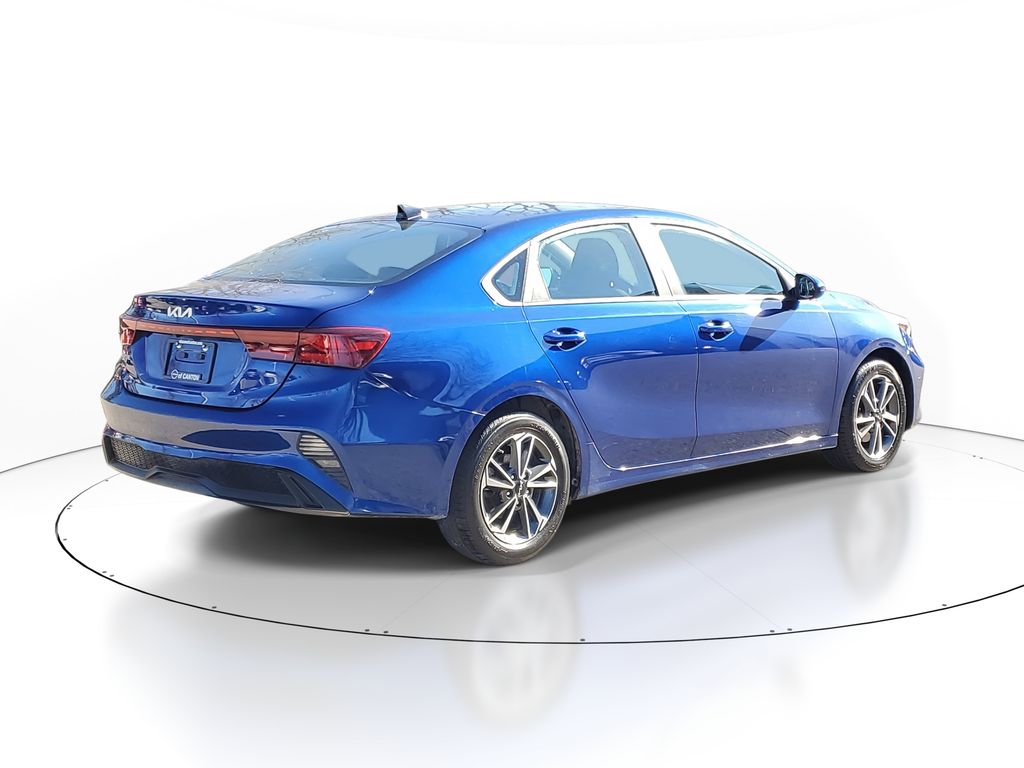 2024 Kia Forte LXS photo 4