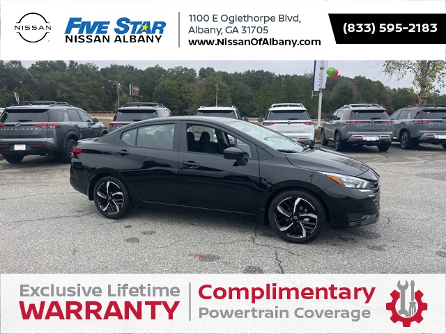 2025 Nissan Versa Sedan SR's photo