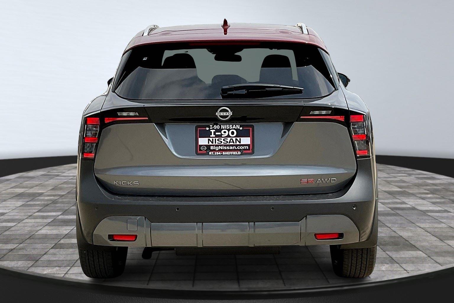 2025 Nissan Kicks SR photo 4