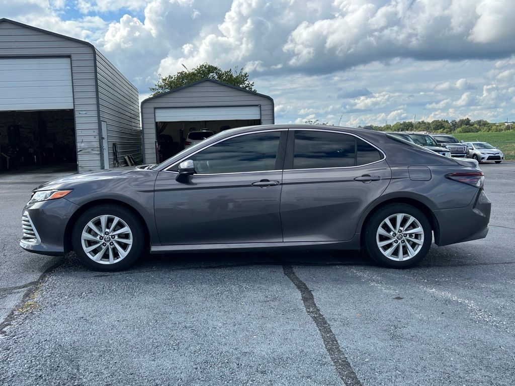 2022 Toyota Camry LE photo 4
