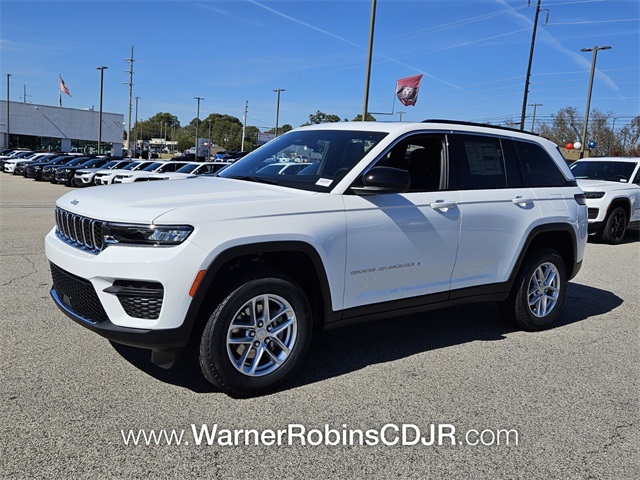 2025 Jeep Grand Cherokee Laredo photo 3