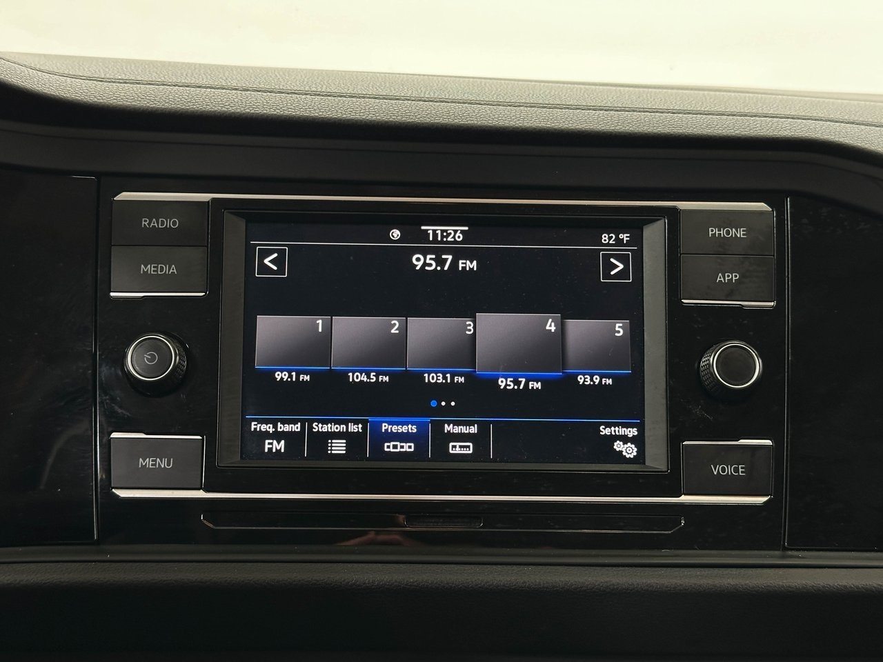 2024 Volkswagen Jetta 1.5T SE photo 3