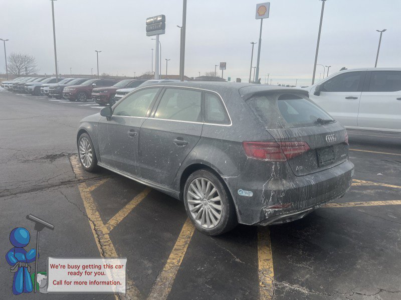 2017 Audi A3 E-tron Premium Plus photo 2