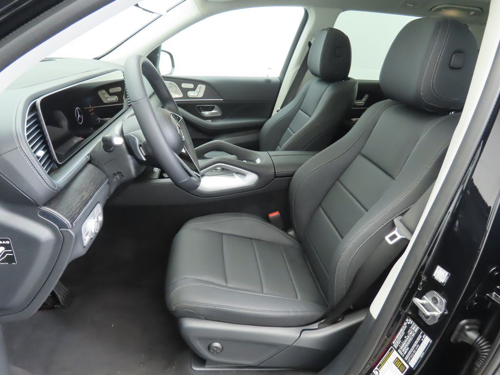 2026 Mercedes Benz GLS 450 4MATIC photo 18