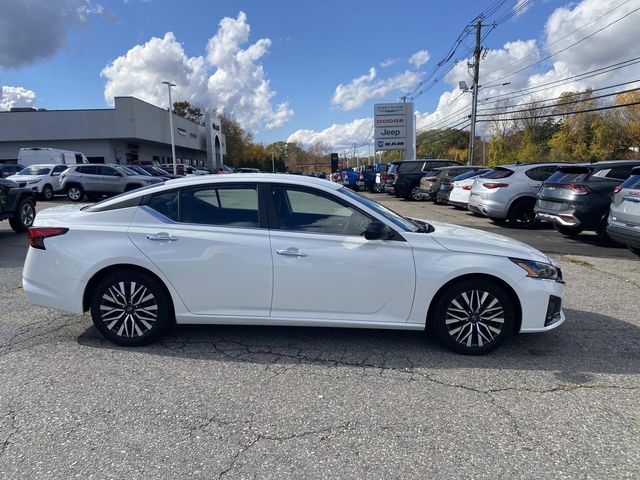 2024 Nissan Altima 2.5 SV photo 2