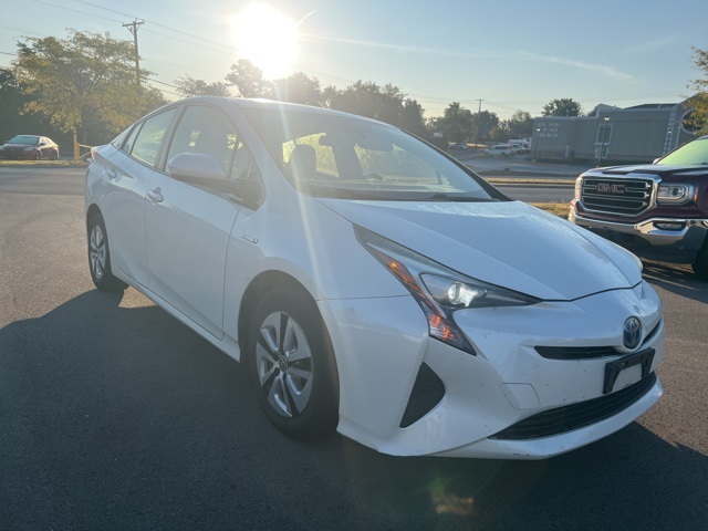 2016 Toyota Prius Four photo 7