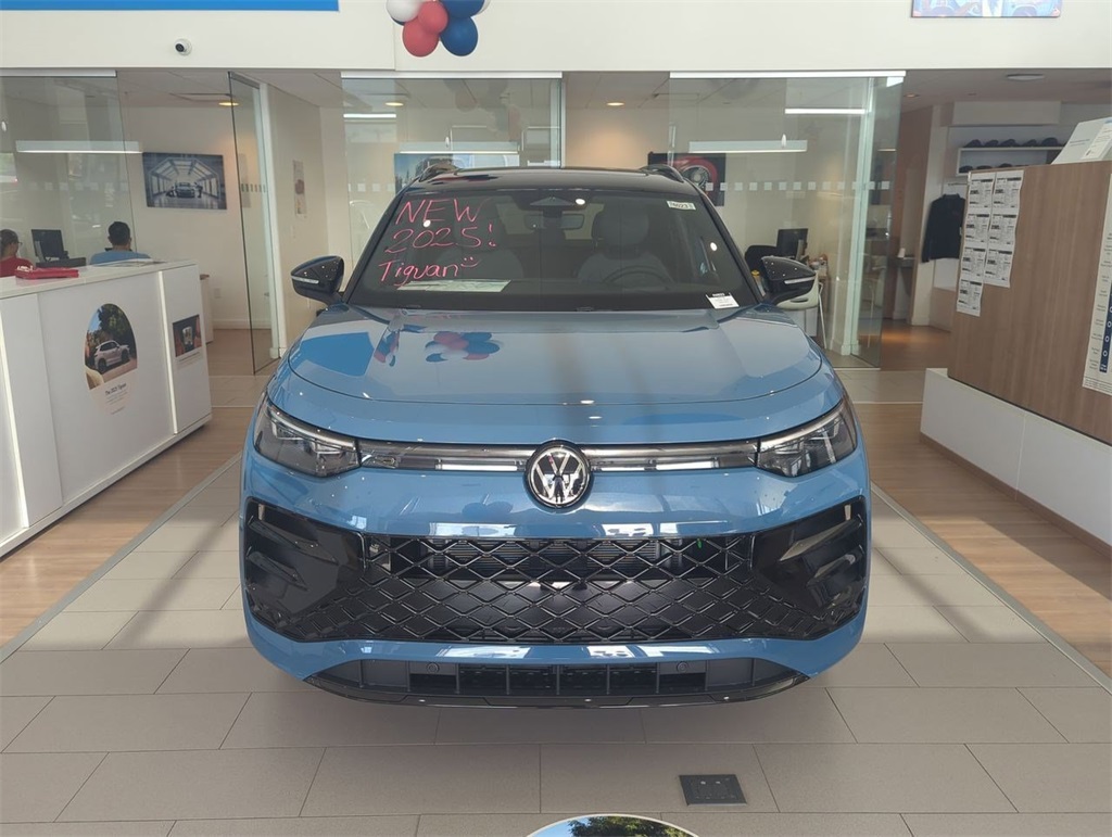 2025 Volkswagen Tiguan SE R-Line Black photo 3