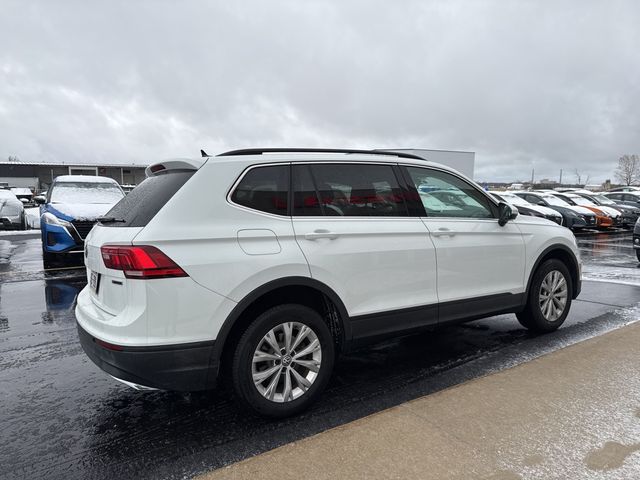 2019 Volkswagen Tiguan SEL R-Line photo 3