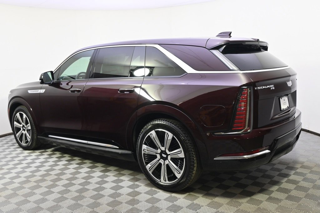 2025 Cadillac Escalade IQ Luxury photo 2