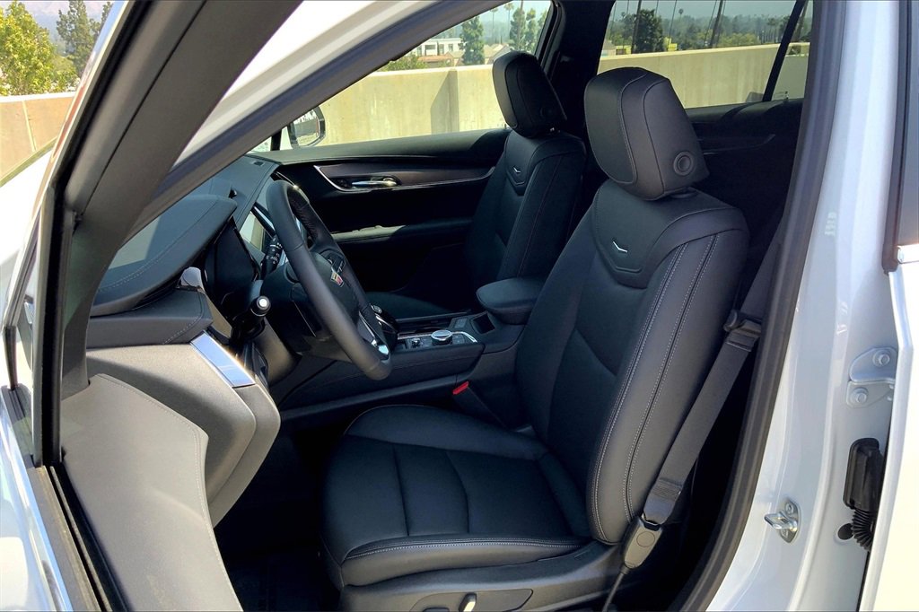 2025 Cadillac XT6 Luxury photo 12
