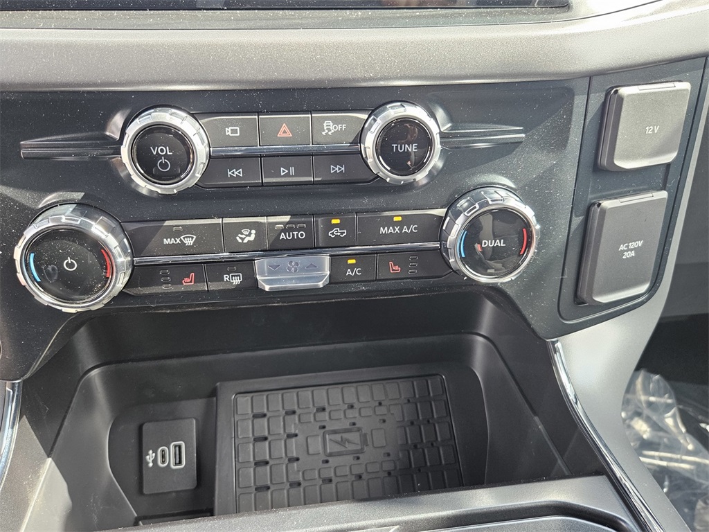 2025 Ford F-150 XLT photo 18