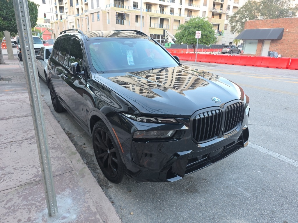 2024 BMW X7 40i's photo