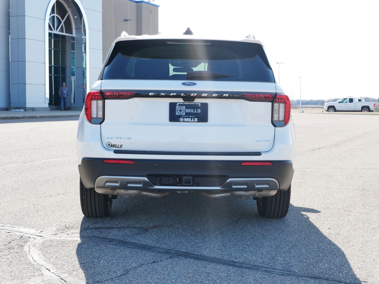 2025 Ford Explorer photo 3