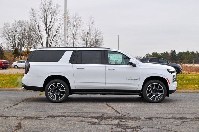 2026 Chevrolet Suburban RST photo 2