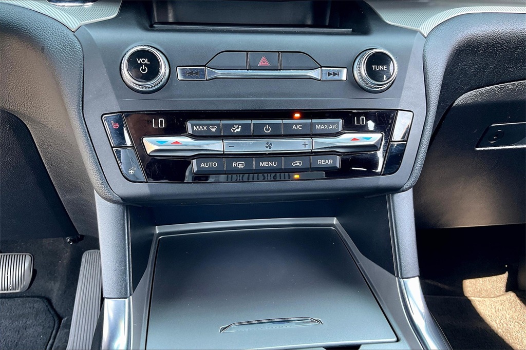 2020 Ford Explorer XLT photo 31