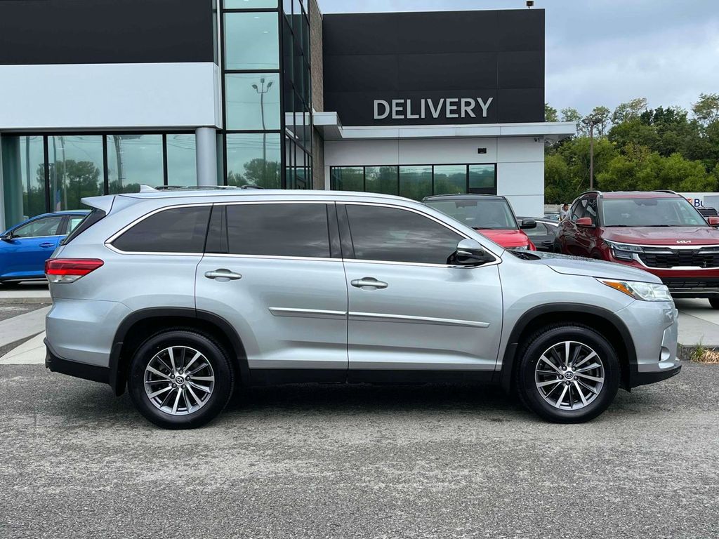 2019 Toyota Highlander XLE photo 26