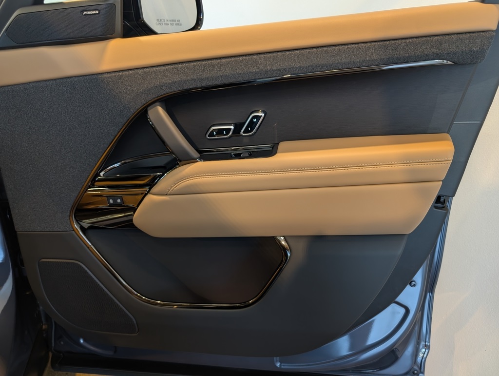 2025 Land Rover Range Rover Sport SE photo 25