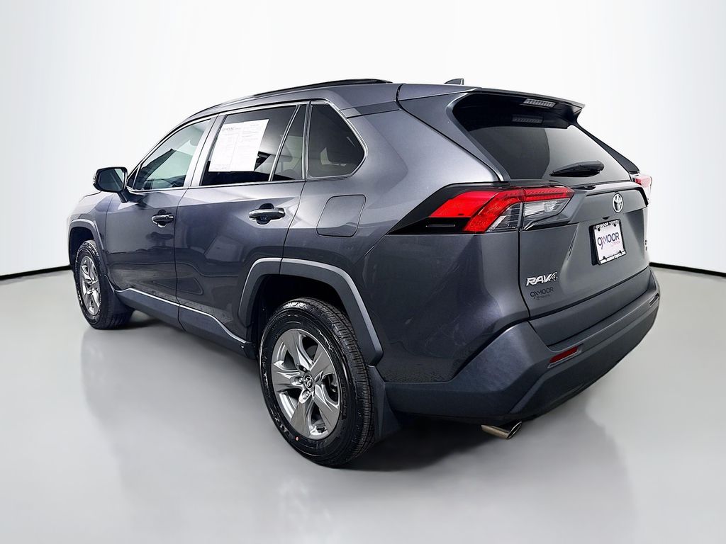 2023 Toyota RAV4 XLE photo 2