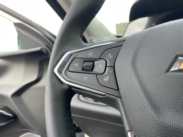 2025 Chevrolet Trax LT photo 16