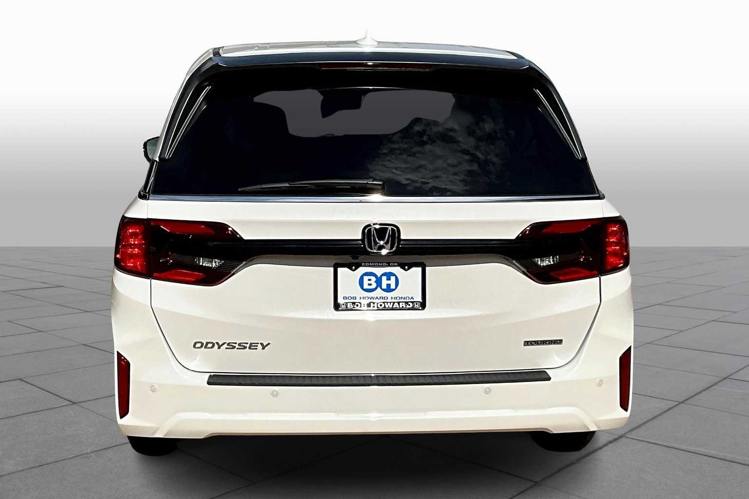 2026 Honda Odyssey Touring photo 4